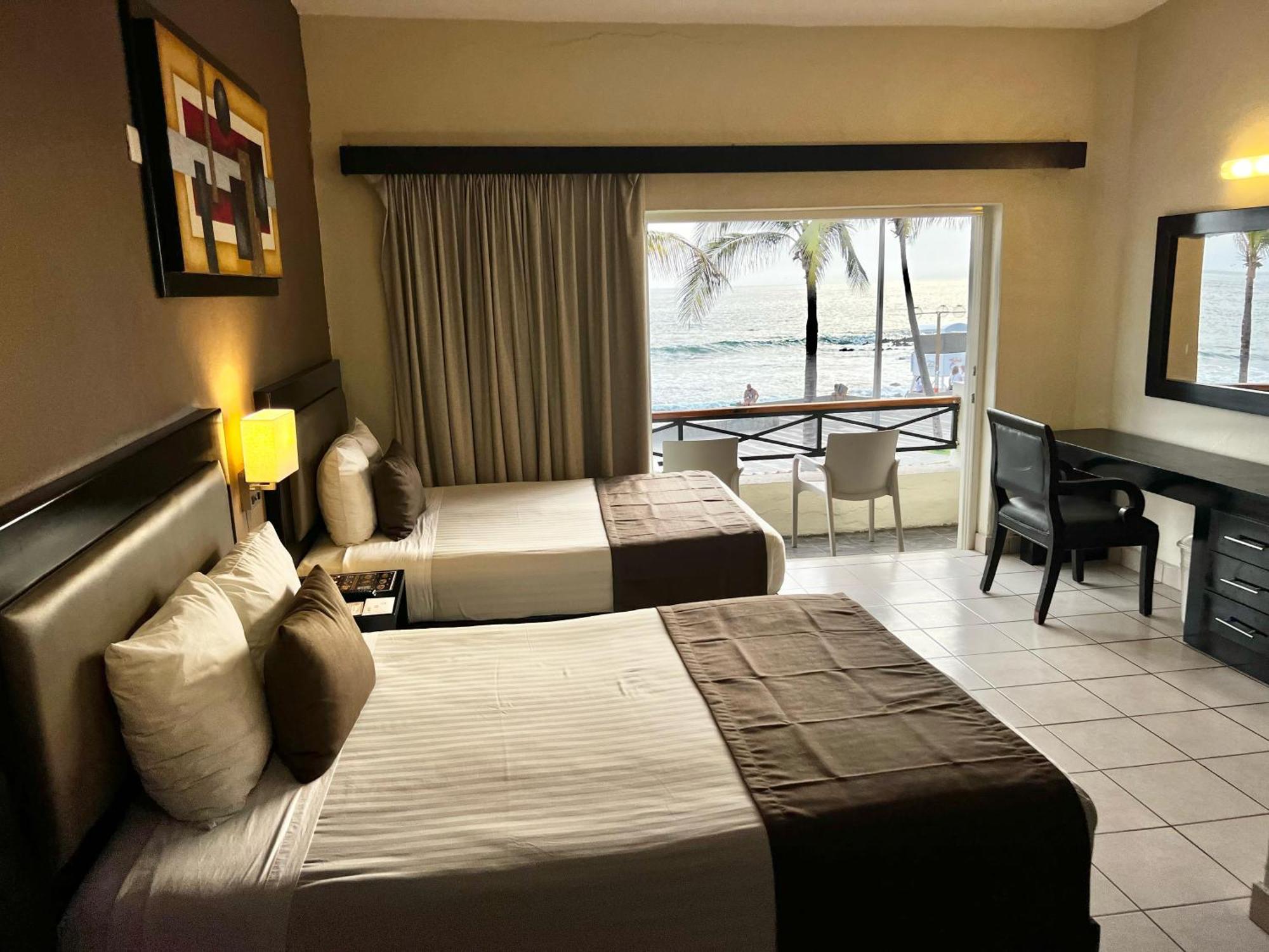 Hotel La Siesta Malecon Mazatlan Oda fotoğraf