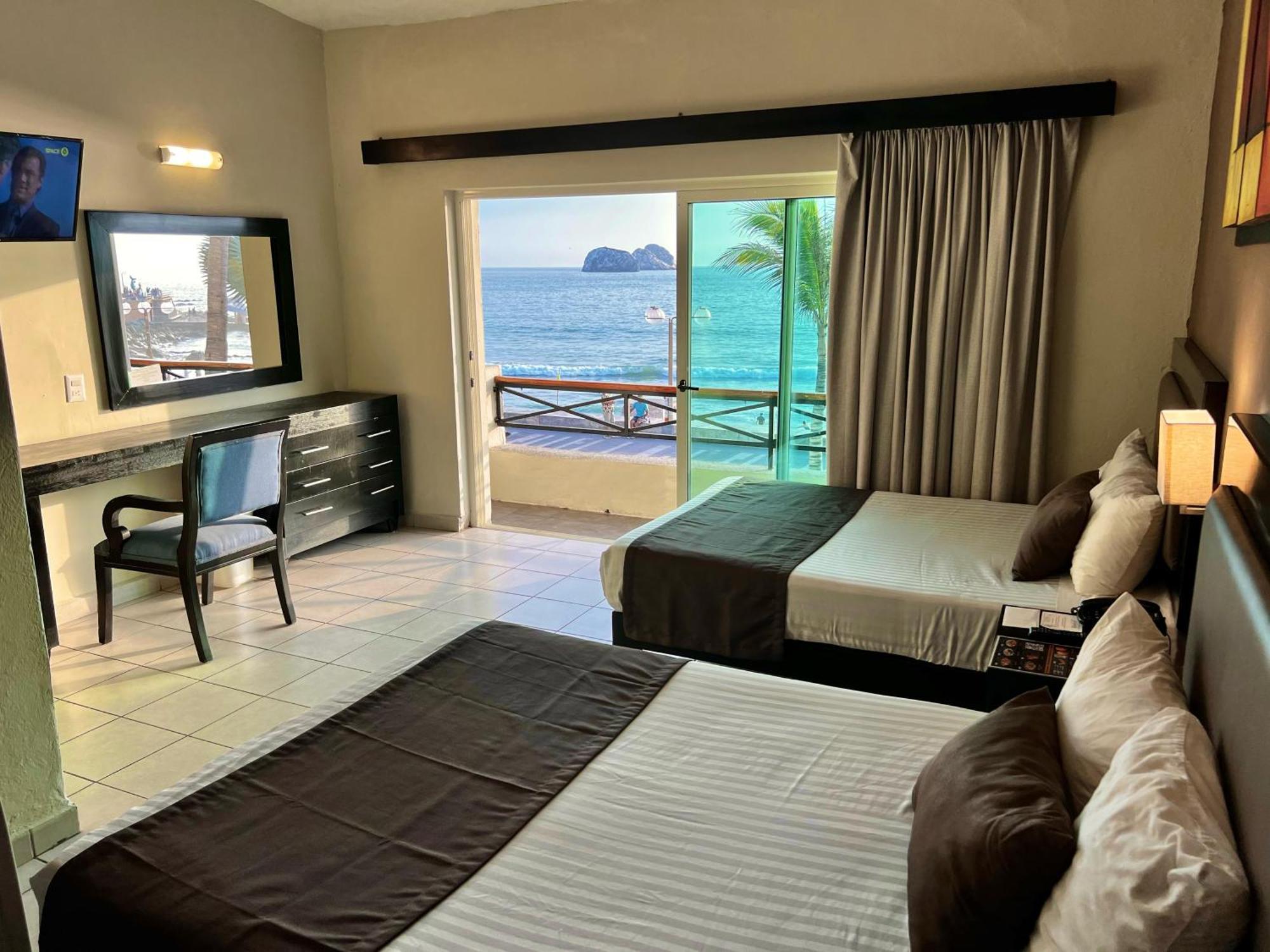 Hotel La Siesta Malecon Mazatlan Oda fotoğraf