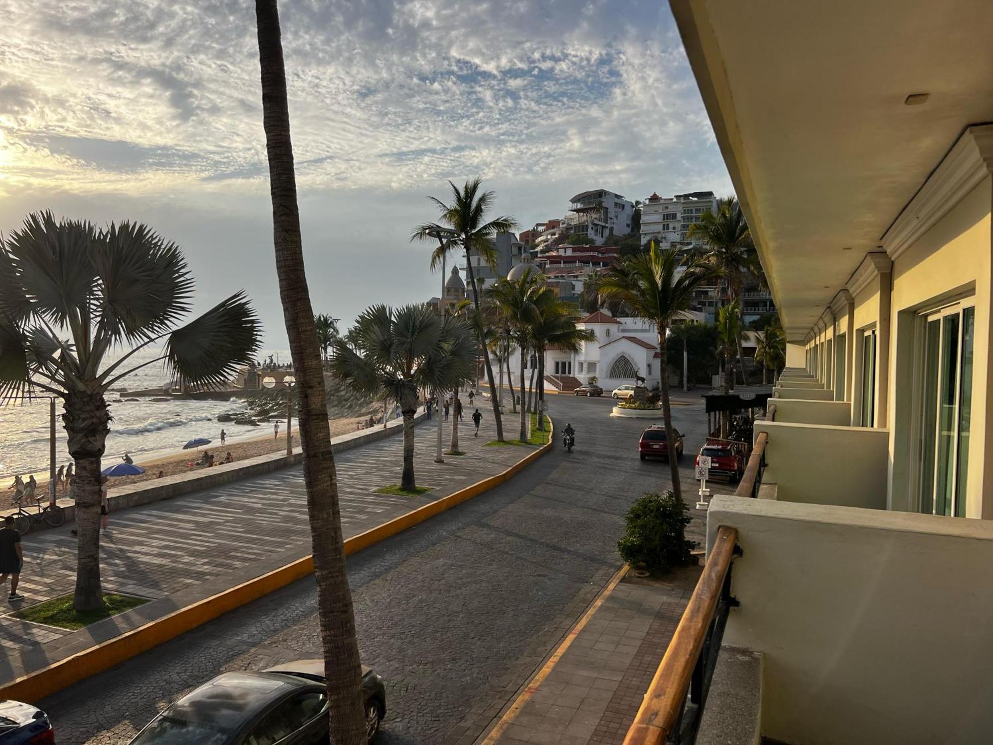 Hotel La Siesta Malecon Mazatlan Oda fotoğraf